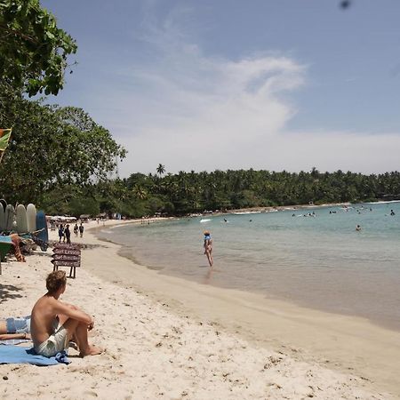 ホテル Surf Nest Hiriketiya ディックウェラ エクステリア 写真